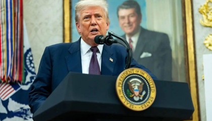 19岁马斯克原部下被8人当街殴打，特朗普：我们的首都非常不安全，抢劫、谋杀案太多，正考虑接管华盛顿特区警局