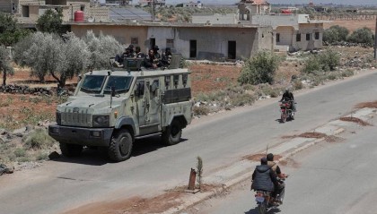 叙利亚当地武装与军队进行交火，以色列出手空袭叙利亚坦克