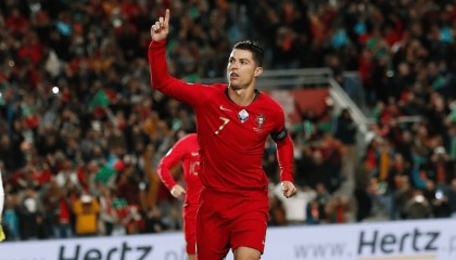 葡萄牙闯决赛 队友盛赞C罗“饥渴”