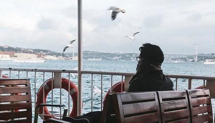 CME比特币期货BTC主力合约报76510美元，较周三纽约尾盘跌0.47%