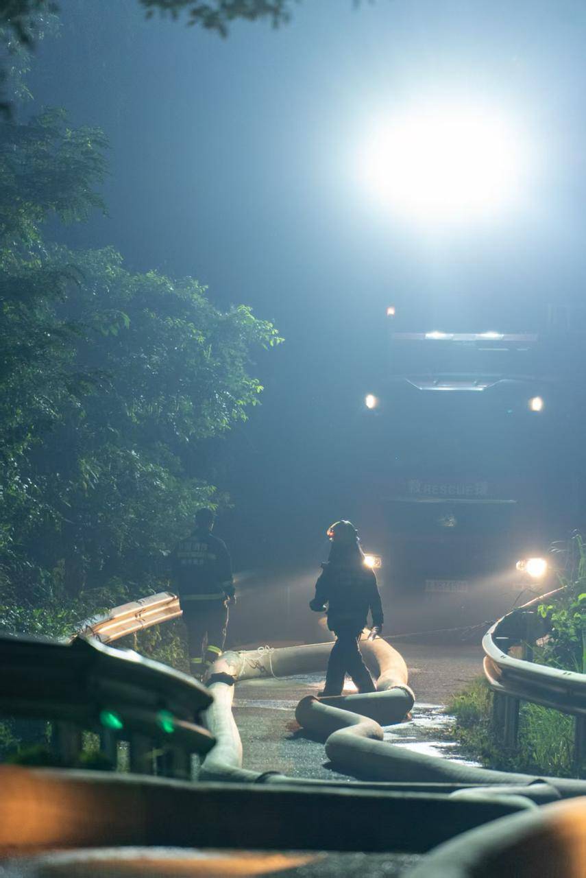 临澧发生爆炸烟花厂专职安全员讲述细节:监控发现闪光听到爆炸声,赶紧去疏散人员