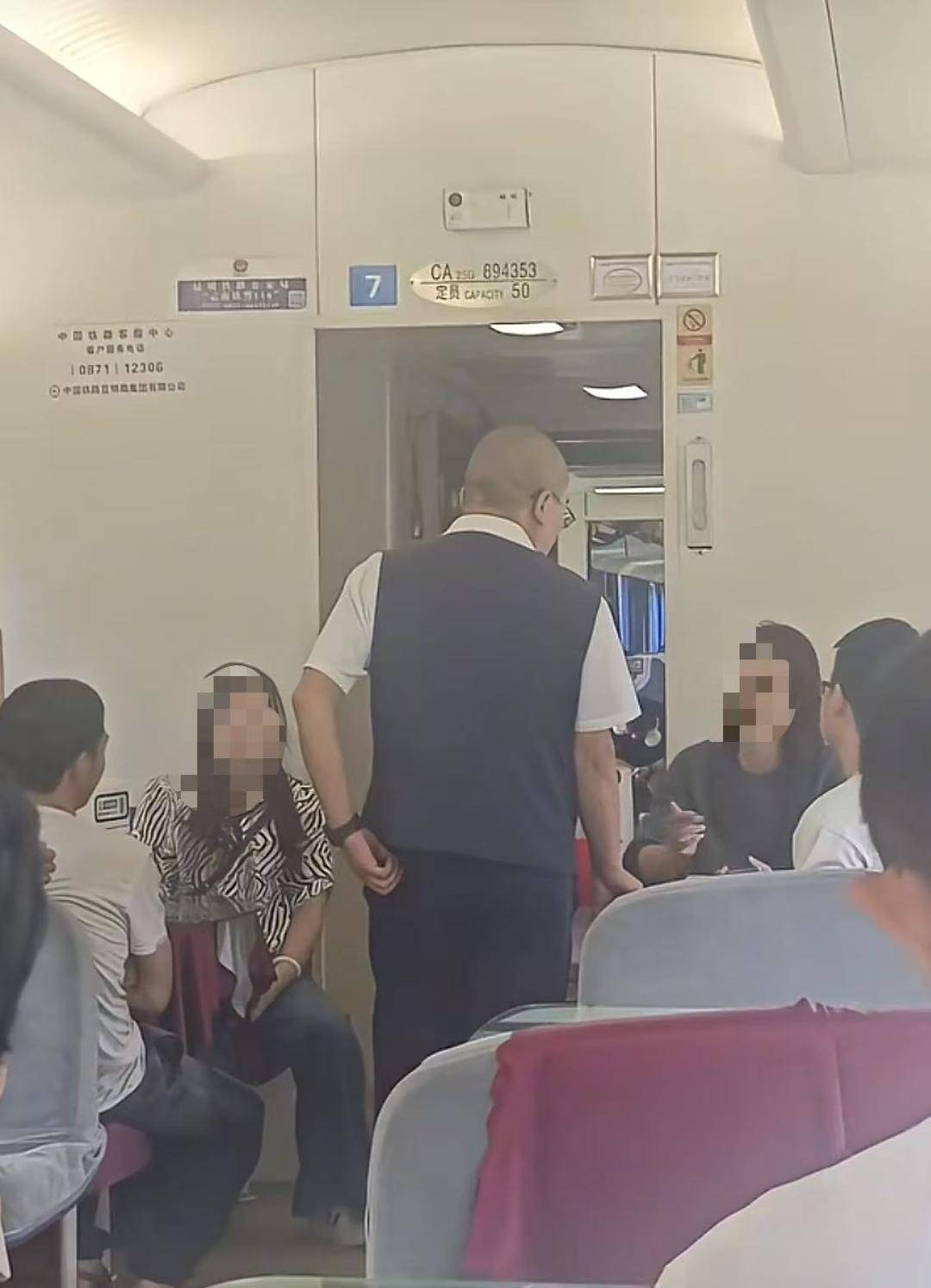 女乘客带孩子欲在餐车吃泡面被拒?中国铁路客服:餐车是盈利性场所,只在供餐时开放